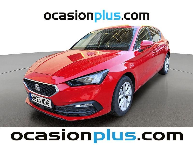 Usado Seat Leon Style 131 CV (96 kW) 2023 Rojo Utilitario
