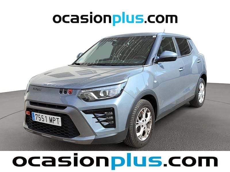 Gris plata Usado 2024 Ssangyong (KGM) Tivoli SUV | 14.537 € (Buen precio) - Imagen 1/4