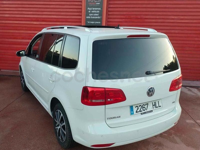 Usado VW Touran Advance 105 CV (77 kW) 2012 Blanco Monovolumen