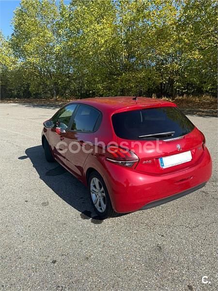 Usado Peugeot 208 Style 82 CV (60 kW) 2016 Rojo Utilitario