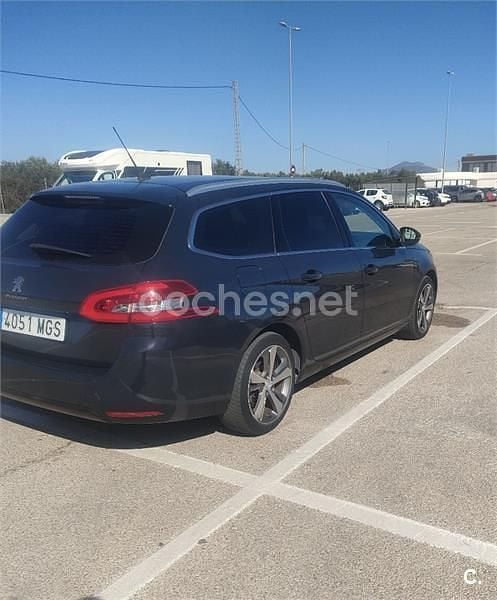 Usado Peugeot 308 SW Allure 130 CV (95 kW) 2019 Gris / plata Familiar