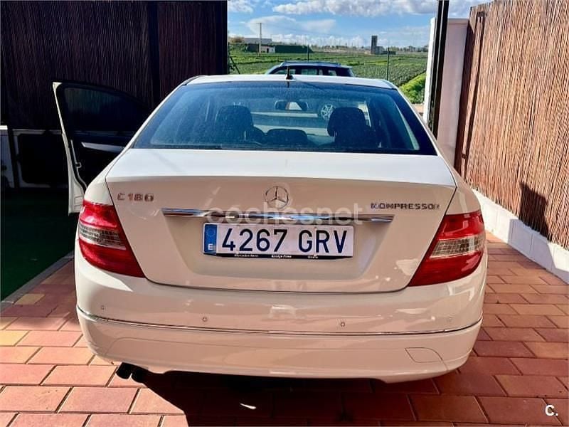 Usado Mercedes C180 Avantgarde 156 CV (114 kW) 2010 Blanco Berlina