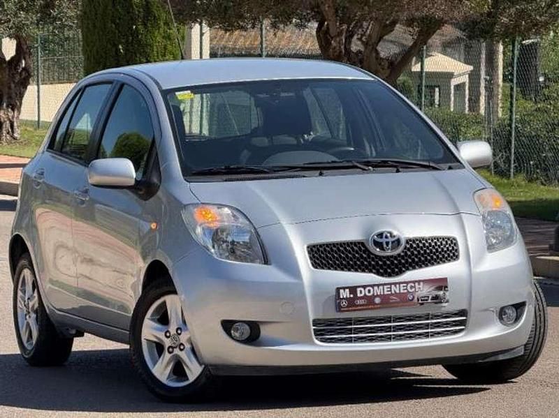 Usado Toyota Yaris 90 CV (66 kW) 2007 Gris Utilitario