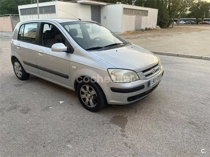 Usado Hyundai Getz GLS 82 CV (60 kW) 2002 Gris / plata Utilitario