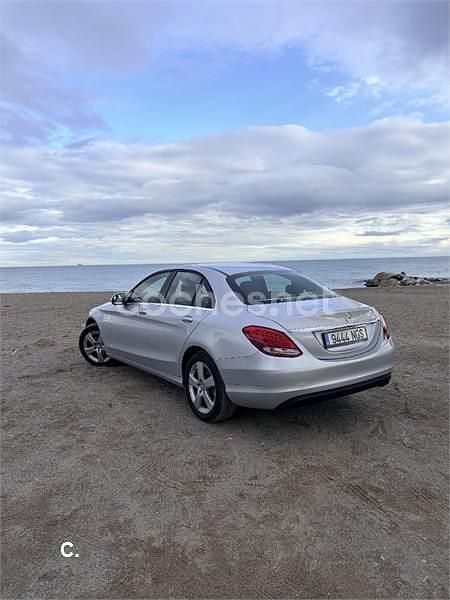 Usado Mercedes C180 120 CV (88 kW) 2014 Gris / plata Berlina