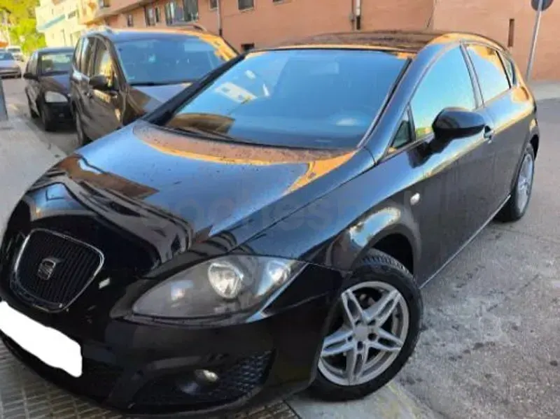 Usado Seat Leon Reference 105 CV (77 kW) 2011 Negro Utilitario
