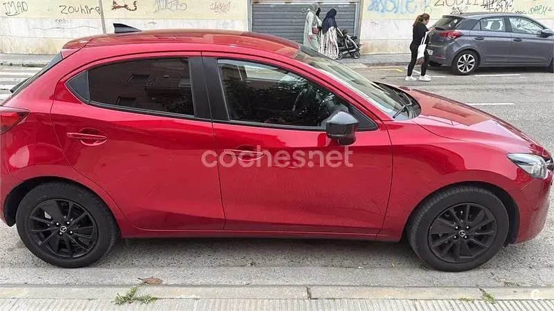 Usado Mazda 2 Homura-Line 90 CV (66 kW) 2024 Rojo Utilitario
