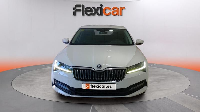 Usado Skoda Superb Ambition 120 CV (88 kW) 2020 Blanco Berlina