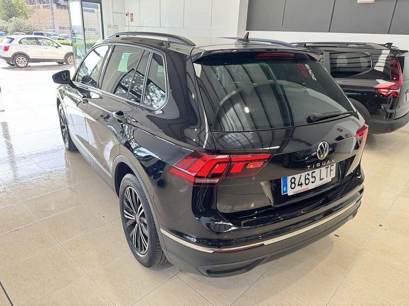 Usado VW Tiguan Life 150 CV (110 kW) 2021 Negro SUV