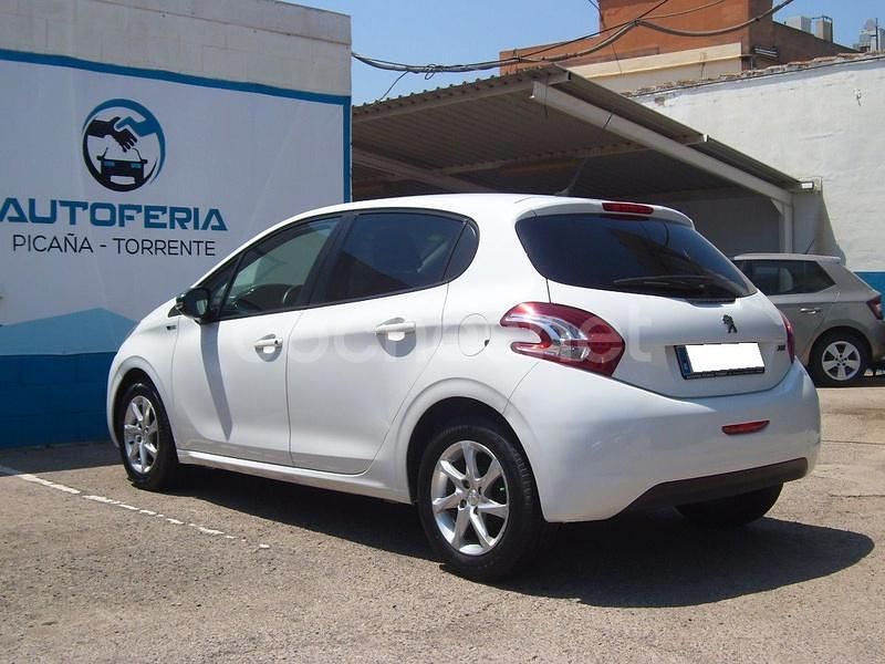 Usado Peugeot 208 Style 82 CV (60 kW) 2014 Blanco Utilitario