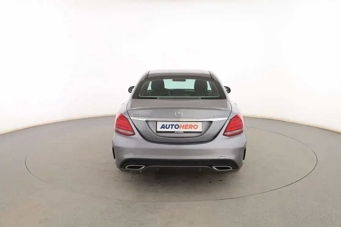 Usado Mercedes C220 AMG line 170 CV (125 kW) 2015 Gris Berlina