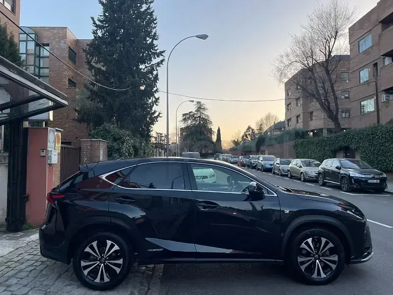 Usado Lexus NX300h Sport Line 197 CV (144 kW) 2021 Negro SUV