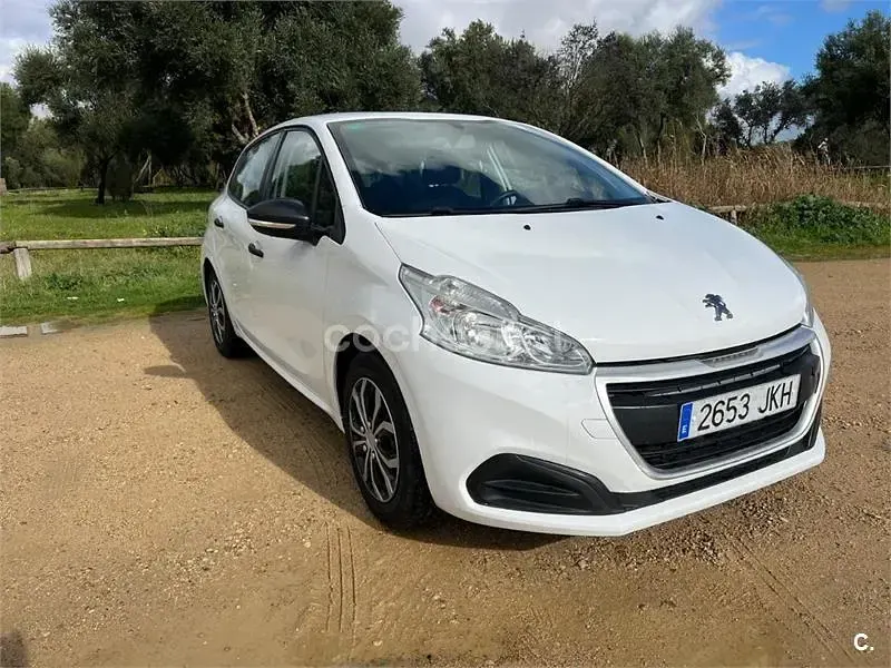 Usado Peugeot 208 Access 68 CV (50 kW) 2015 Blanco Utilitario