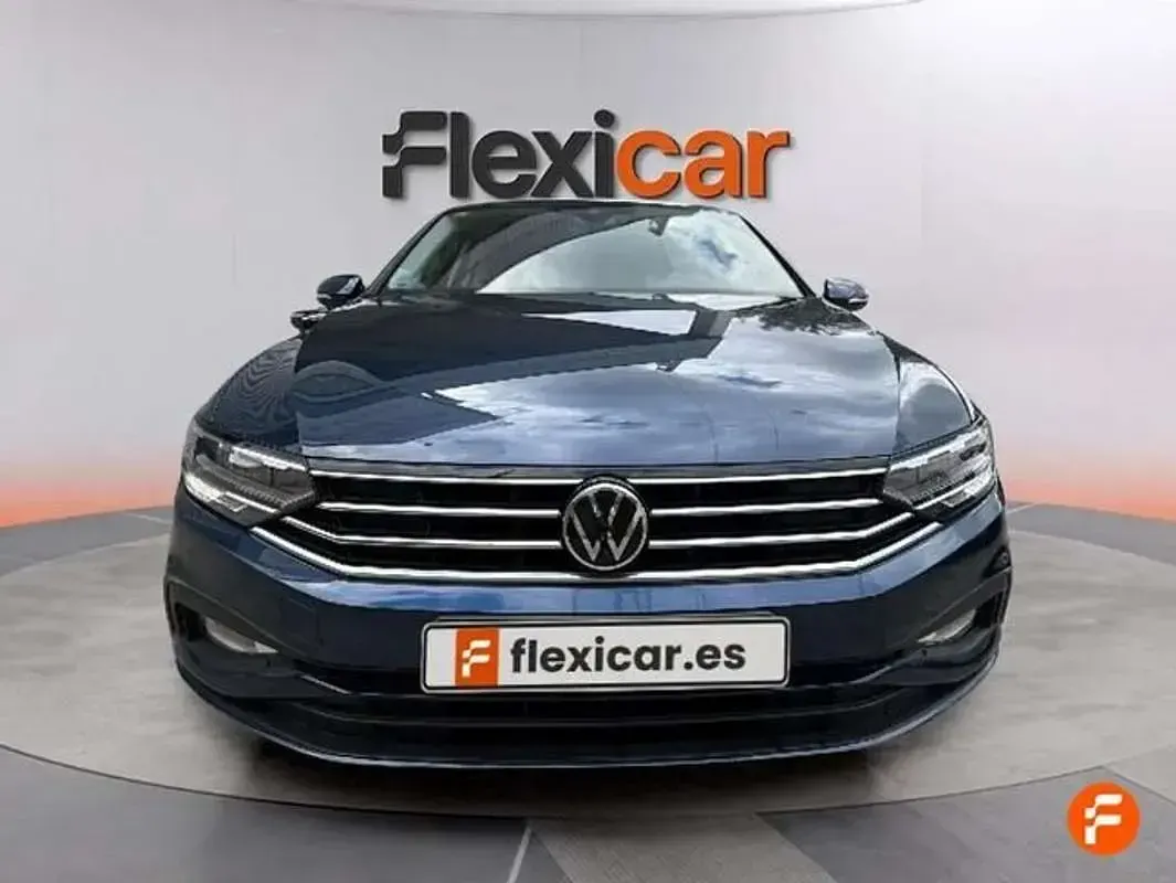 Usado VW Passat Executive 150 CV (110 kW) 2020 Azul Berlina