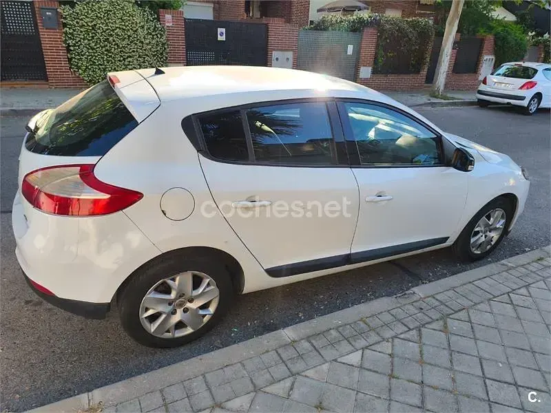 Usado Renault Mégane 90 CV (66 kW) 2012 Blanco Berlina