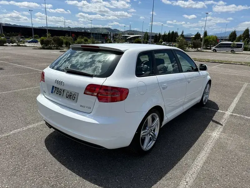Usado Audi A3 Ambition 140 CV (102 kW) 2009 Blanco Utilitario