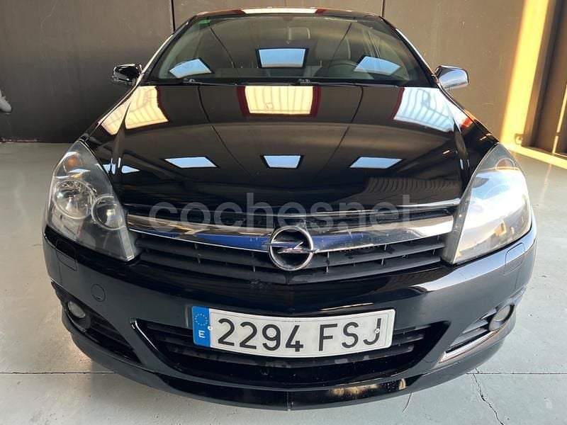 Usado Opel Astra GTC Enjoy 100 CV (73 kW) 2007 Negro Berlina