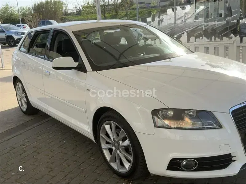 Usado Audi A3 S-Line 105 CV (77 kW) 2013 Blanco Berlina