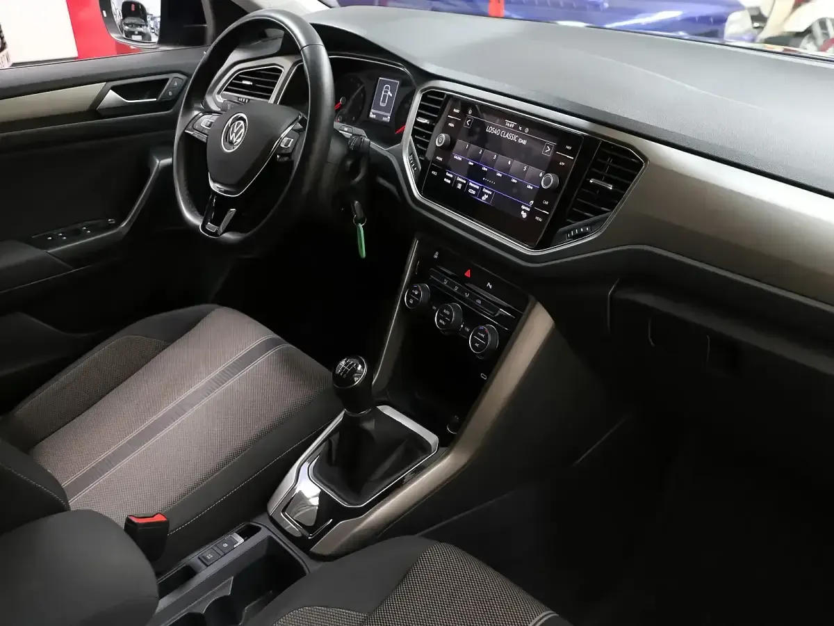 Usado VW T-Roc Advance 110 CV (80 kW) 2021 Azul SUV