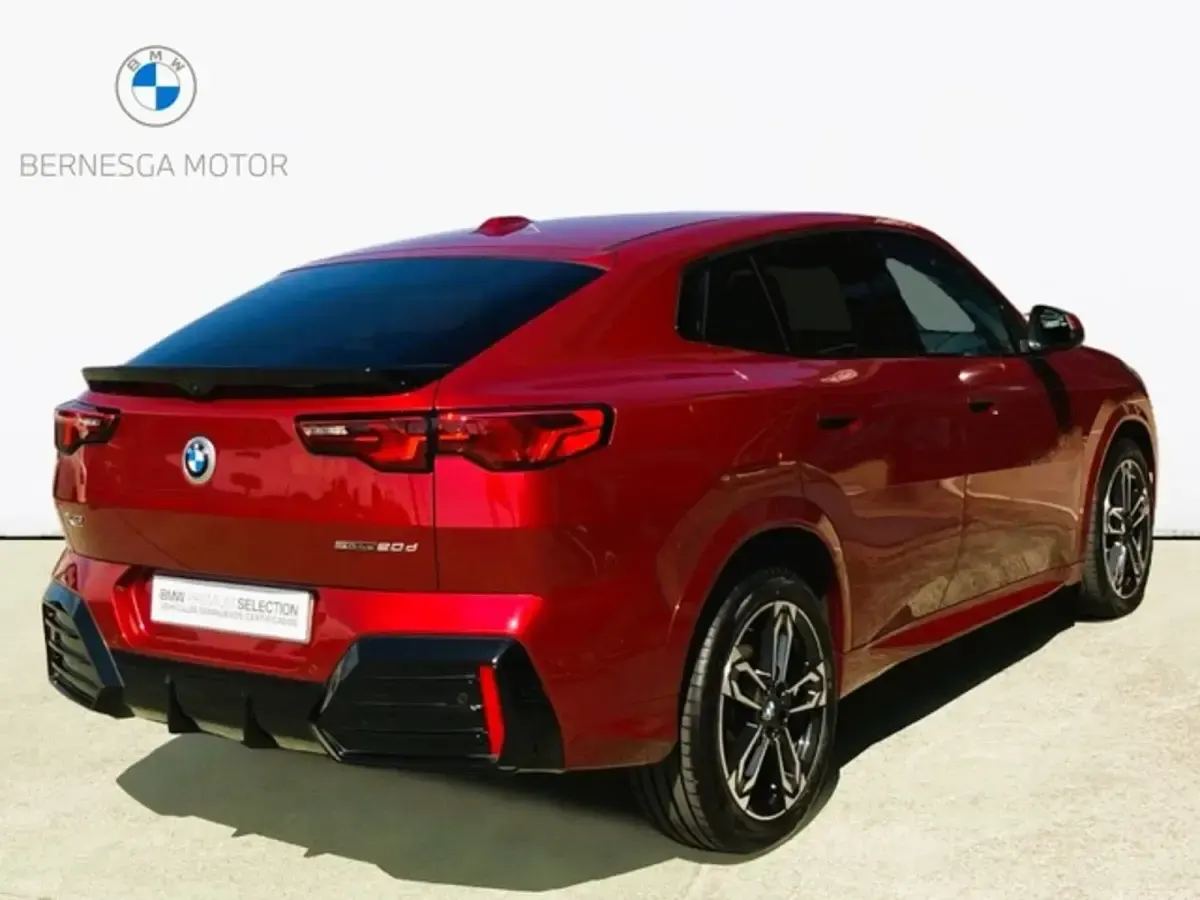 Usado BMW 120 Comfort Edition 163 CV (119 kW) 2025 Rojo Utilitario