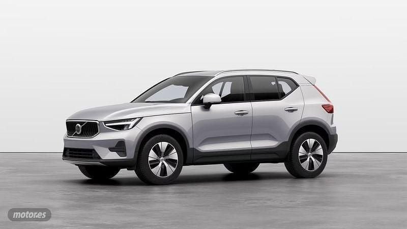 Plateado Nuevo 2025 Volvo XC40 Core SUV | 41.900 € (Precio justo) - Imagen 1/4