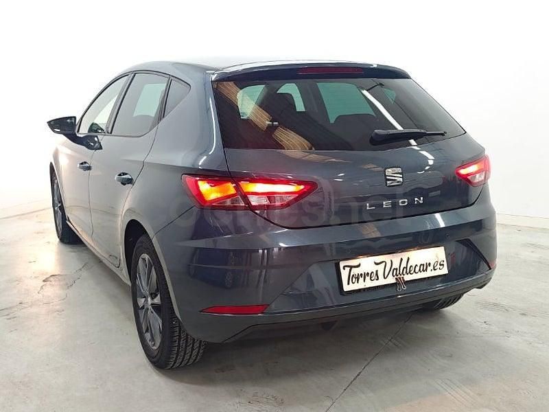 Usado Seat Leon Style 115 CV (84 kW) 2019 Gris / plata Berlina