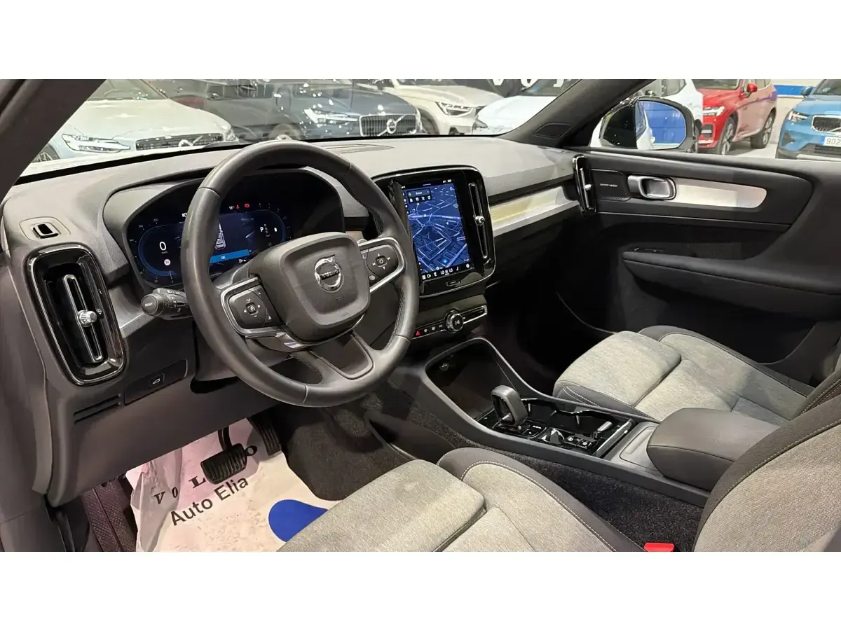 Usado Volvo XC40 Plus 163 CV (119 kW) 2025 Blanco SUV