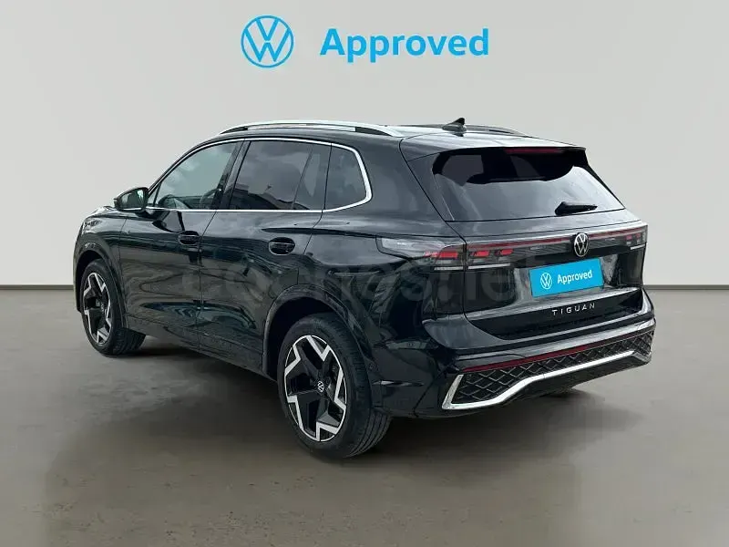 Usado VW Tiguan R-line 150 CV (110 kW) 2025 Negro SUV
