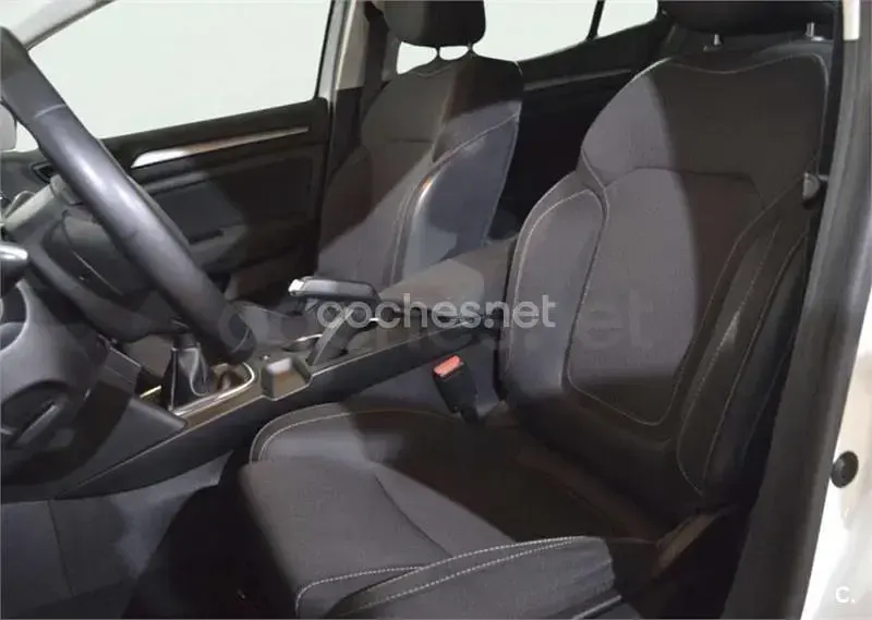 Usado Renault Mégane GrandTour LIMITED 95 CV (69 kW) 2019 Blanco Familiar