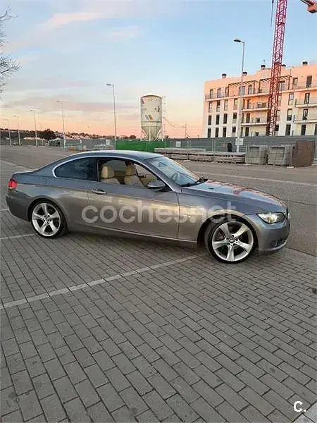 Usado BMW 325 218 CV (160 kW) 2007 Gris / plata Coupe