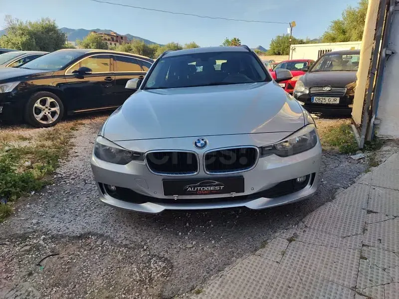 Usado BMW 318 143 CV (105 kW) 2014 Gris / plata Familiar