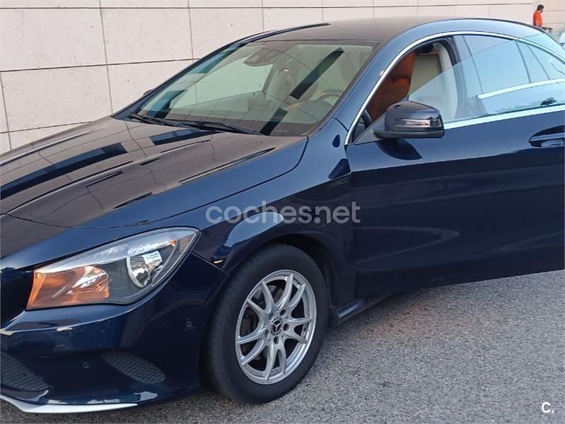 Usado Mercedes CLA200 Shooting Brake 136 CV (100 kW) 2018 Azul Familiar