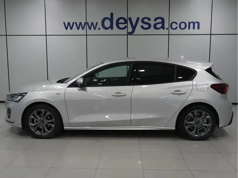 Usado Ford Focus ST-Line 125 CV (91 kW) 2026 Gris Berlina