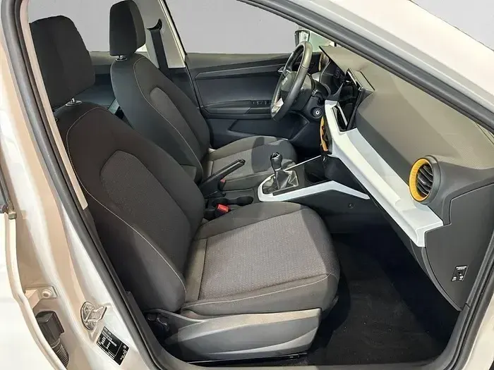 Usado Seat Arona Style 110 CV (80 kW) 2024 Blanco SUV