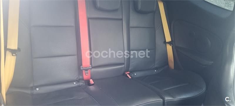 Usado Renault Mégane 250 CV (183 kW) 2011 Amarillo Berlina