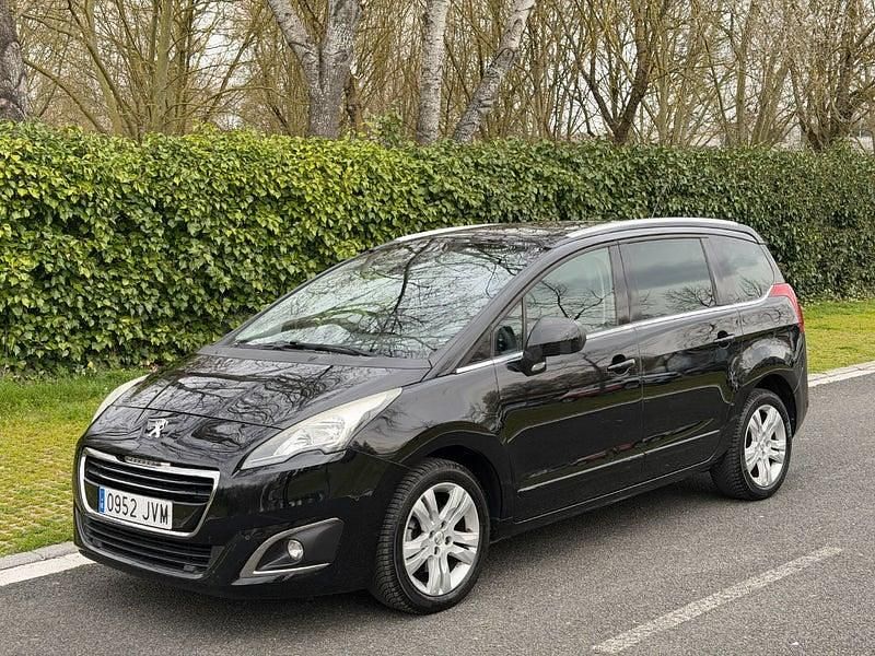 Usado Peugeot 5008 Allure 120 CV (88 kW) 2017 Negro Monovolumen
