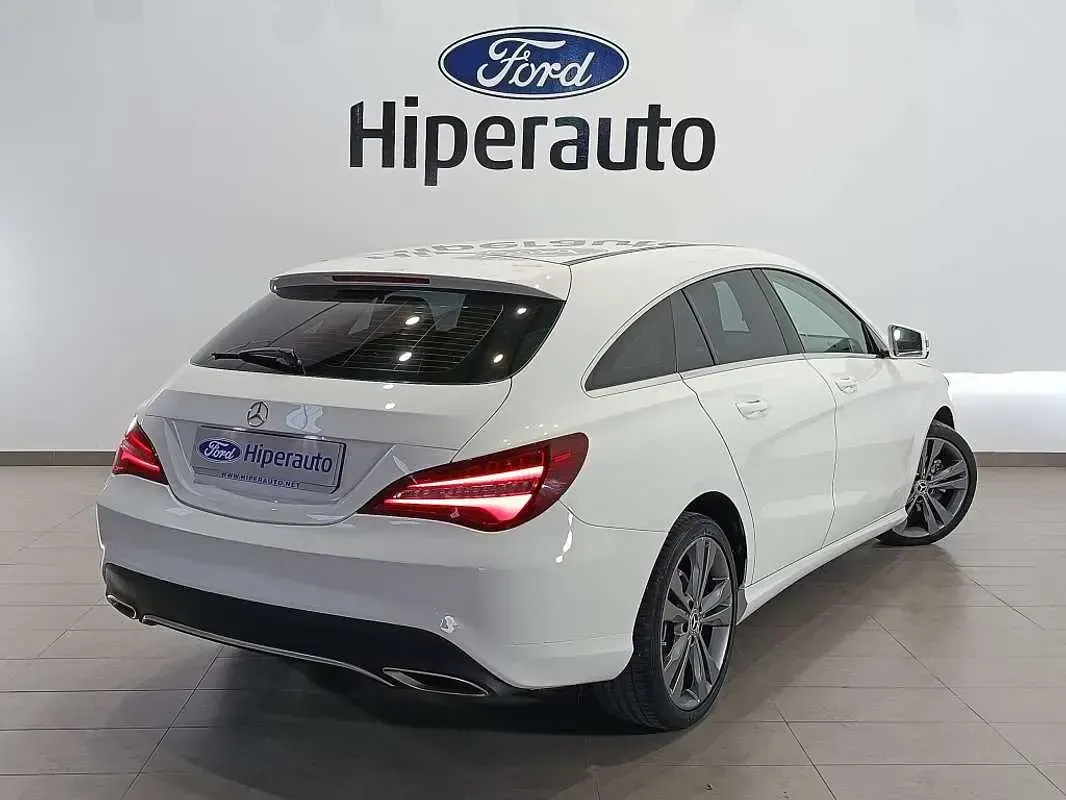 Usado Mercedes CLA200 Shooting Brake 136 CV (100 kW) 2018 Blanco Familiar