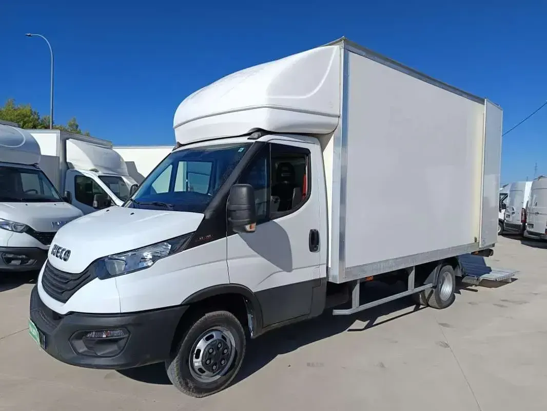 Usado Iveco Daily 159 CV (116 kW) 2022 Blanco Van