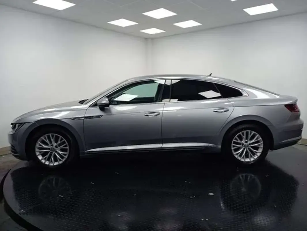 Usado VW Arteon 151 CV (111 kW) 2019 Gris Utilitario