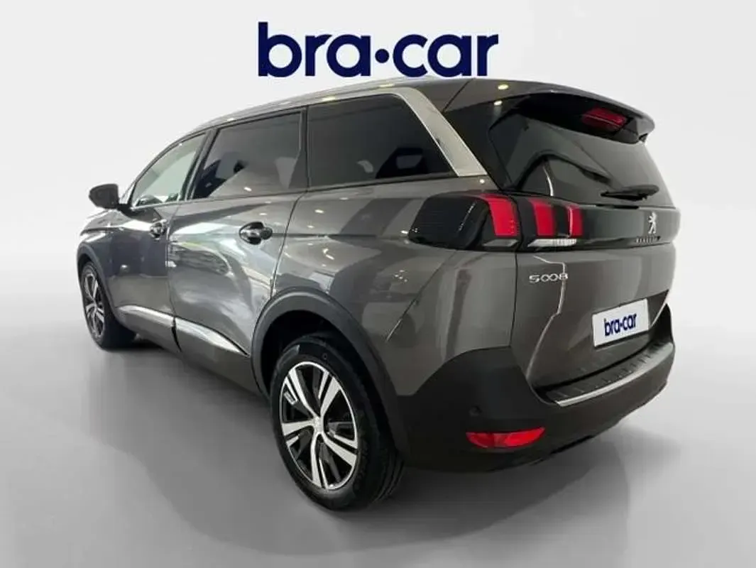 Usado Peugeot 5008 Allure 131 CV (96 kW) 2023 Gris SUV