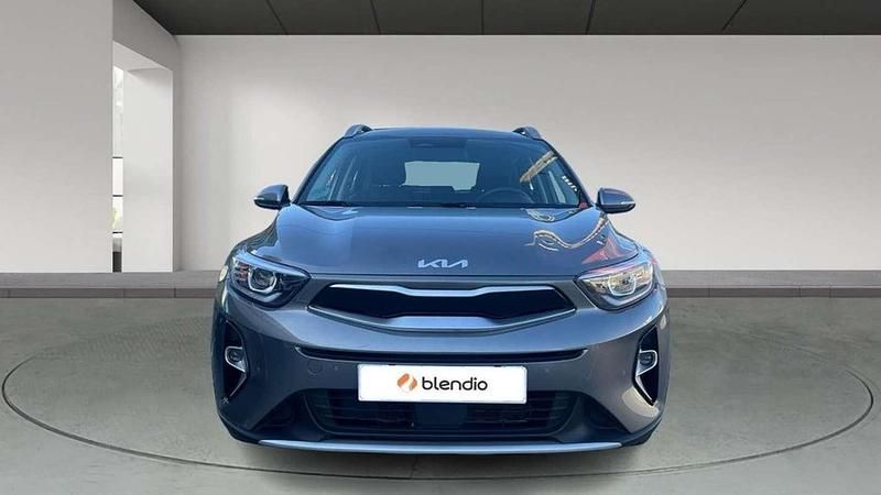 Usado Kia Stonic 84 HP (61 kW) 2023 Cinzento SUV