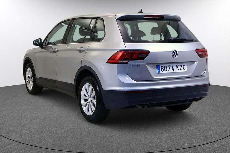 Usado VW Tiguan Edition 150 CV (110 kW) 2019 Plateado SUV