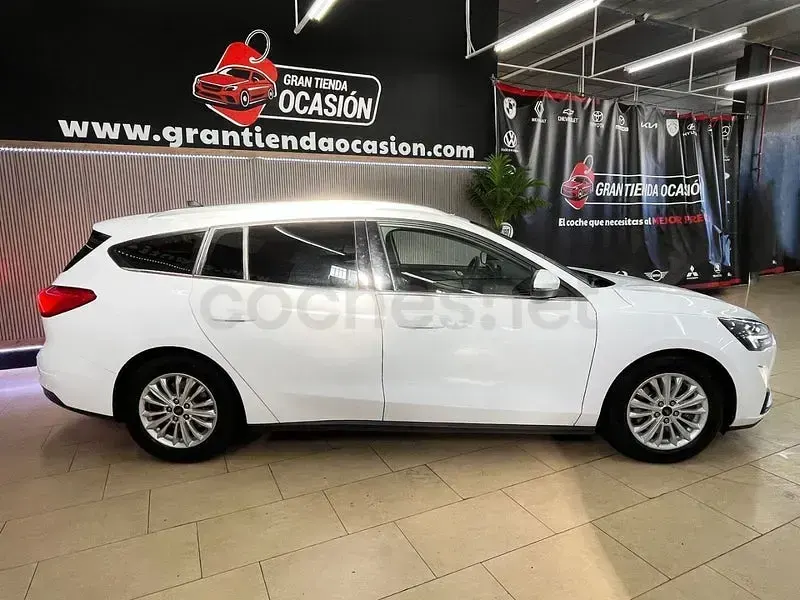 Usado Ford Focus Titanium 120 CV (88 kW) 2020 Blanco Berlina
