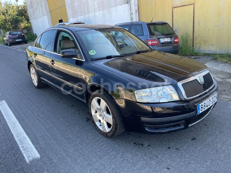 Negro Usado 2005 Skoda Superb Classic Berlina | 2799 € - Imagen 1/4