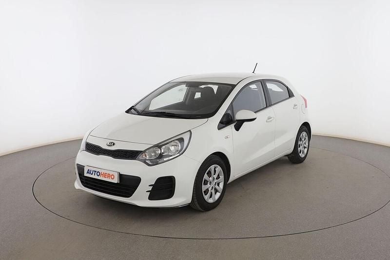 Blanco Usado 2015 Kia Rio Berlina | 7899 € (Precio justo) - Imagen 1/3