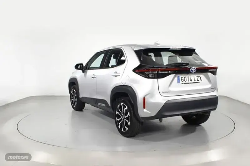 Usado Toyota Yaris Cross Active 116 CV (85 kW) 2022 Gris SUV