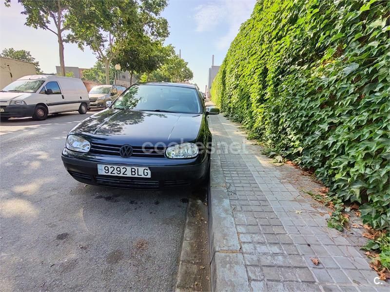Negro Usado 2001 VW Golf IV Highline Familiar | 1800 € (Super precio) - Imagen 1/4