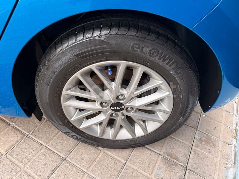 Usado Kia Rio 84 CV (61 kW) 2023 Azul Berlina