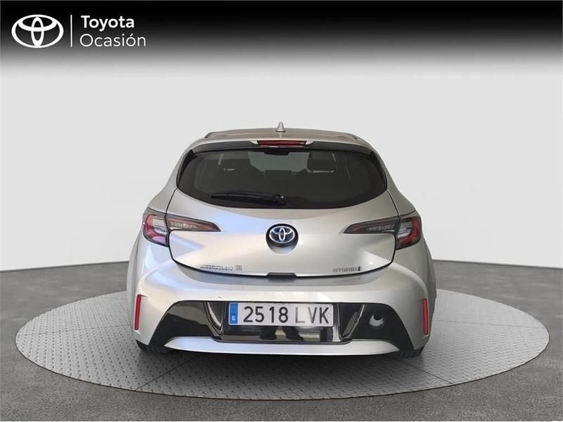 Usado Toyota Corolla Active 122 CV (89 kW) 2021 Gris Monovolumen