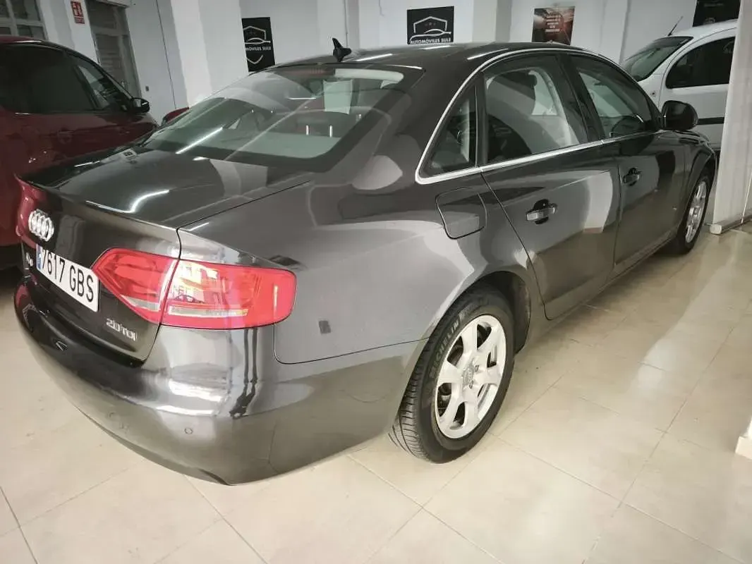 Usado Audi A4 143 CV (105 kW) 2008 Gris Berlina